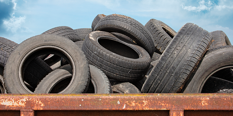 Descartar pneus usados requer cuidado e atenção